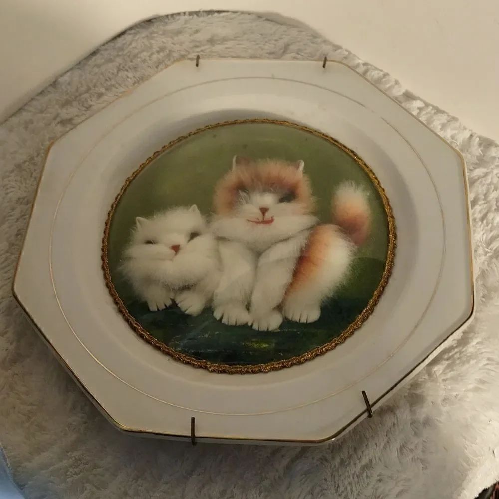 "Cat" Faux Fur Decorative Wall Plate